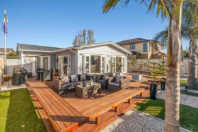 The Palm Retreat - Orewa Holiday Home